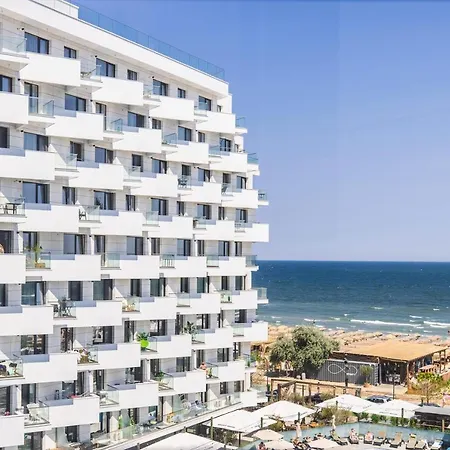 Waterfront By Alezzi Infinity & Apartment
