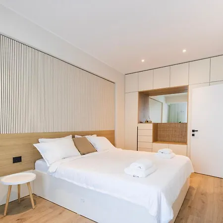 Waterfront By Alezzi Infinity & Apartment *